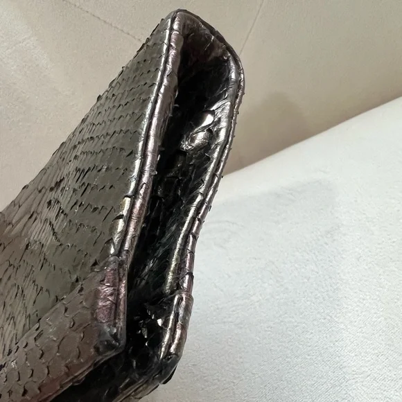 Chanel iridescent Metallic Snakeskin Cc Clutch - Picture 5 of 10